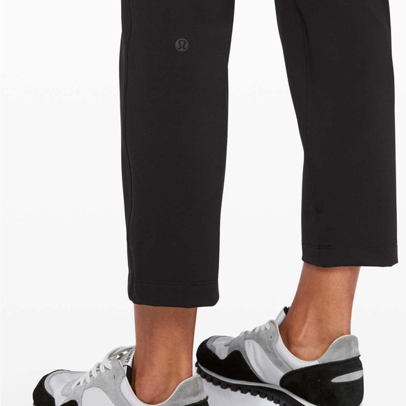 Lululemon On The Fly 7/8 Pants in Dark Olive - Picture 12 of 12